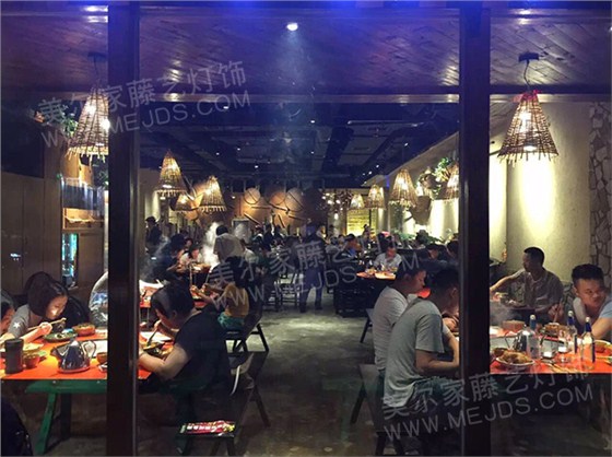 胡大飯店使用美爾家藤藝吊燈圖