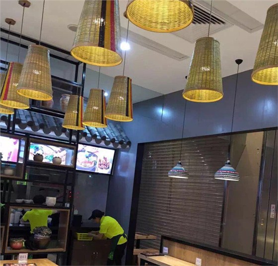 美爾家藤藝吊燈實(shí)拍圖