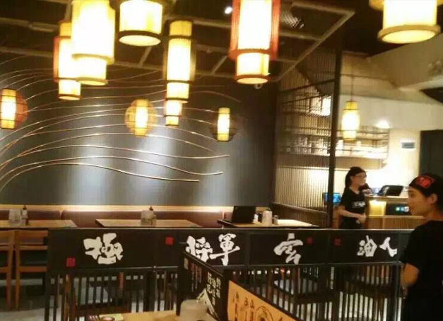 胡大飯館使用美爾家藤藝吊燈