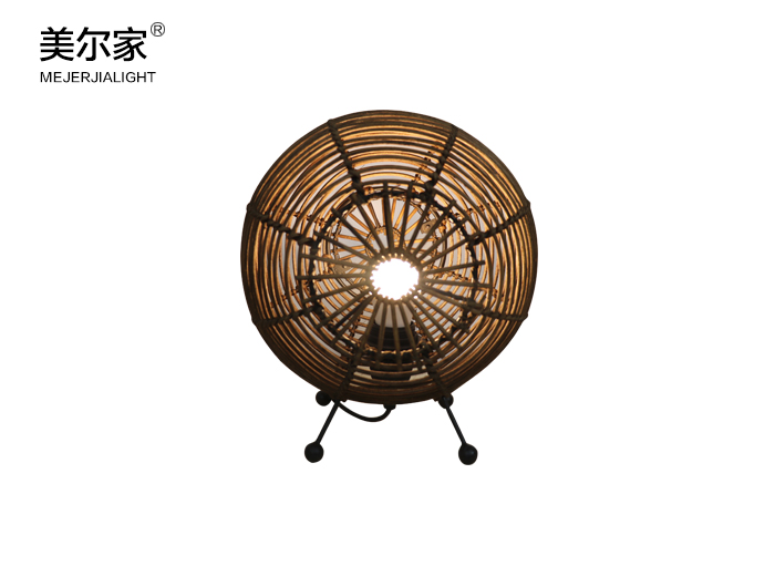 藤編臺(tái)燈